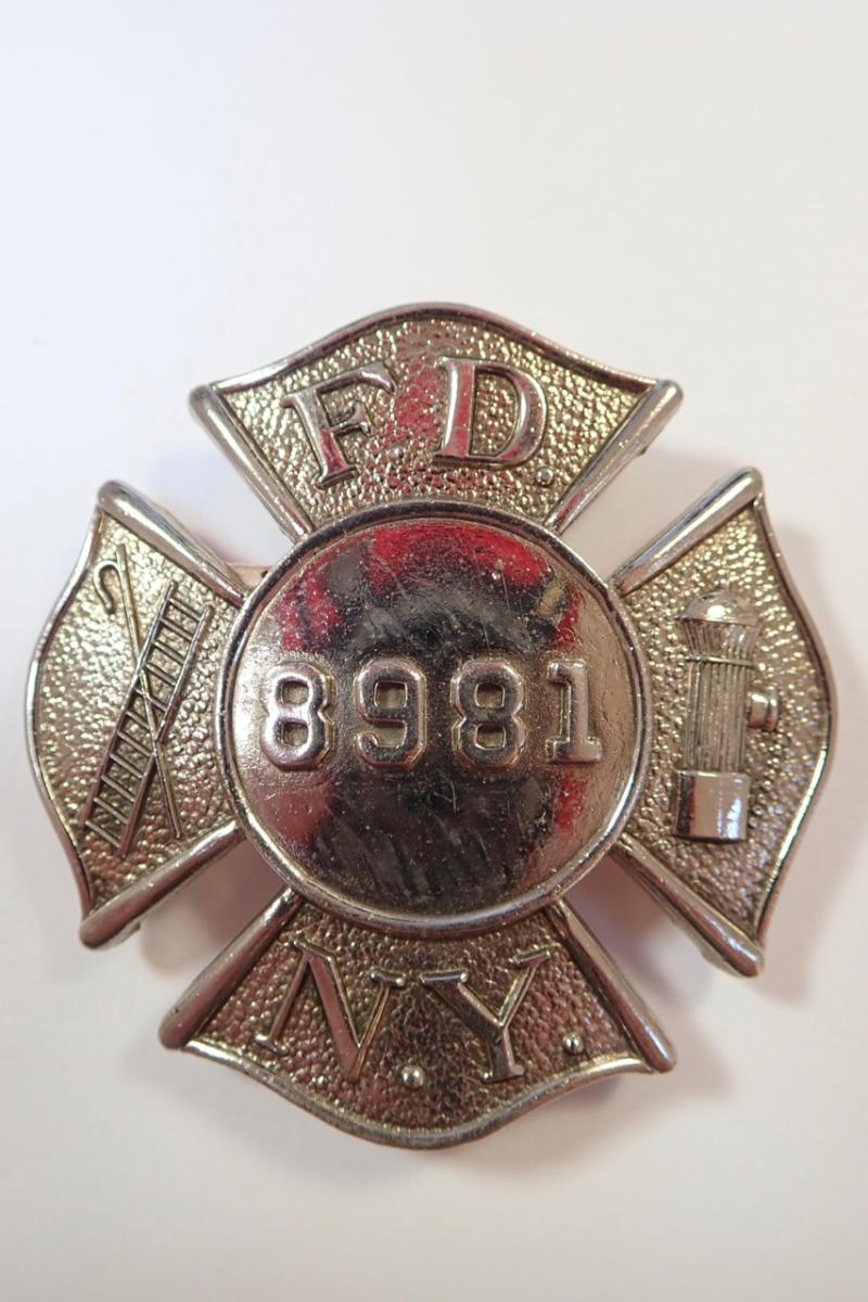 City of New York RAILROAD NEW YORK CENTRAL SYSTEM    Obsolete American Police Badge.