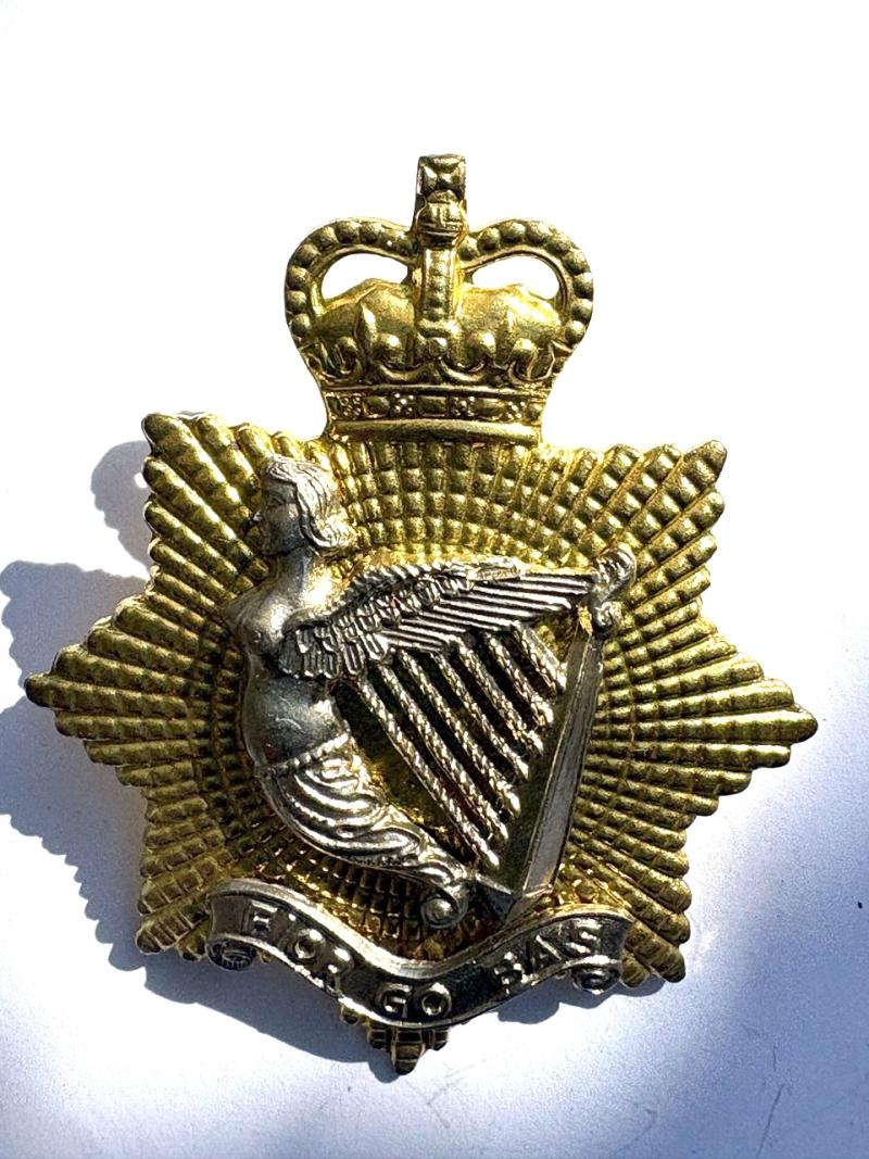 Officer's cap badge for the Irish Regiment of Canada