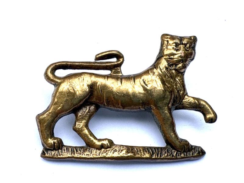 Gordon Highlanders Brass Collar Badge.
